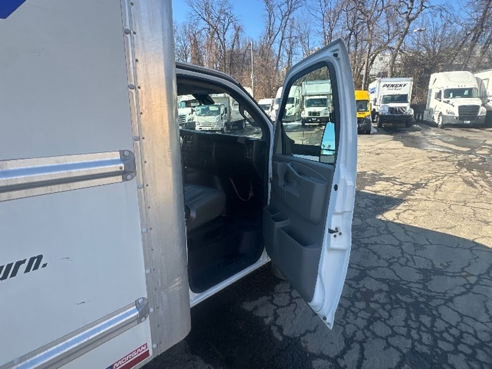 Light Duty Box Truck-Light and Medium Duty Trucks-GMC-2021-Savana G33903-Kennesaw-GA-107,503\n\t\tmiles-$ 27,750 - Image 20