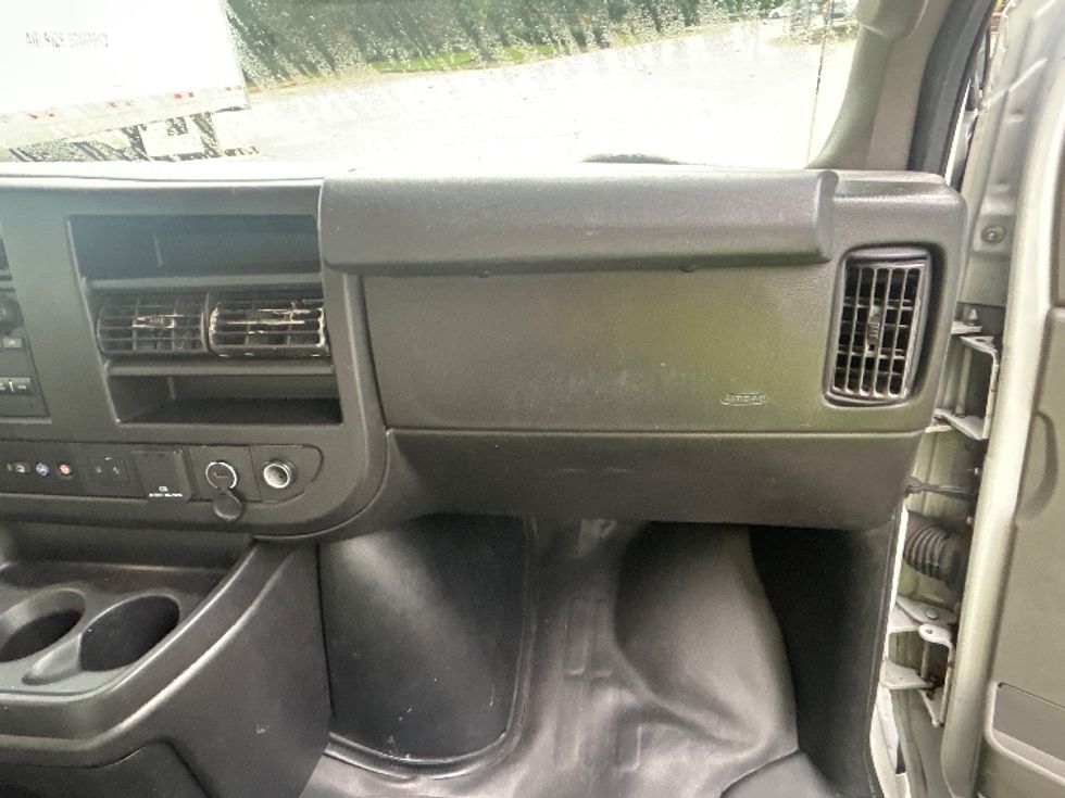 Light Duty Box Truck-Light and Medium Duty Trucks-GMC-2021-Savana G33903-Kennesaw-GA-107,503\n\t\tmiles-$ 27,750 - Image 21