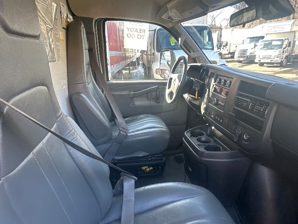 Light Duty Box Truck-Light and Medium Duty Trucks-GMC-2021-Savana G33903-Kennesaw-GA-107,503\n\t\tmiles-$ 27,750 - Image 22