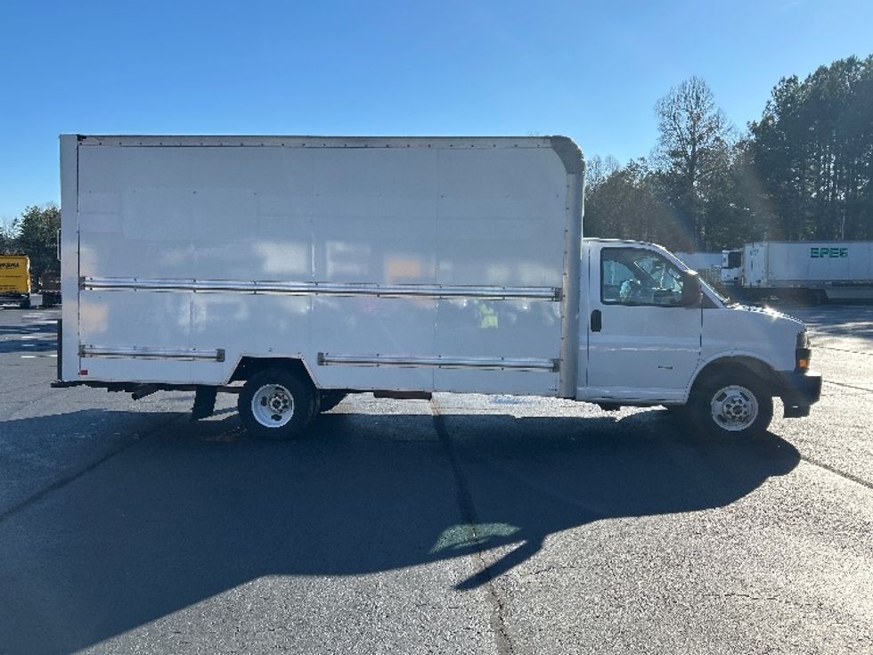 Light Duty Box Truck-Light and Medium Duty Trucks-GMC-2021-Savana G33903-Kennesaw-GA-120,209\n\t\tmiles-$ 28,250 - Image 14