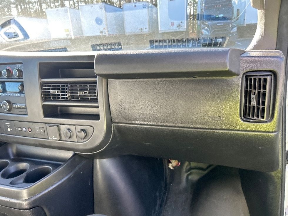 Light Duty Box Truck-Light and Medium Duty Trucks-GMC-2021-Savana G33903-Kennesaw-GA-120,209\n\t\tmiles-$ 28,250 - Image 19