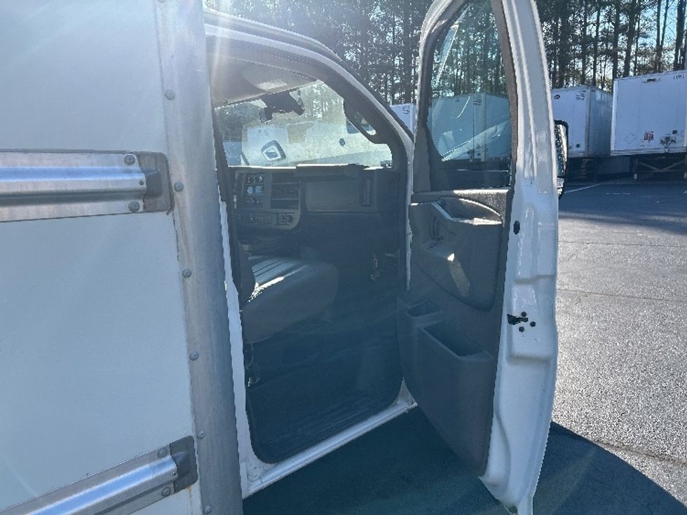 Light Duty Box Truck-Light and Medium Duty Trucks-GMC-2021-Savana G33903-Kennesaw-GA-120,209\n\t\tmiles-$ 28,250 - Image 20