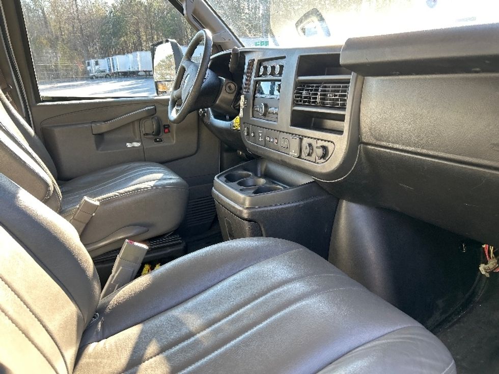 Light Duty Box Truck-Light and Medium Duty Trucks-GMC-2021-Savana G33903-Kennesaw-GA-120,209\n\t\tmiles-$ 28,250 - Image 21