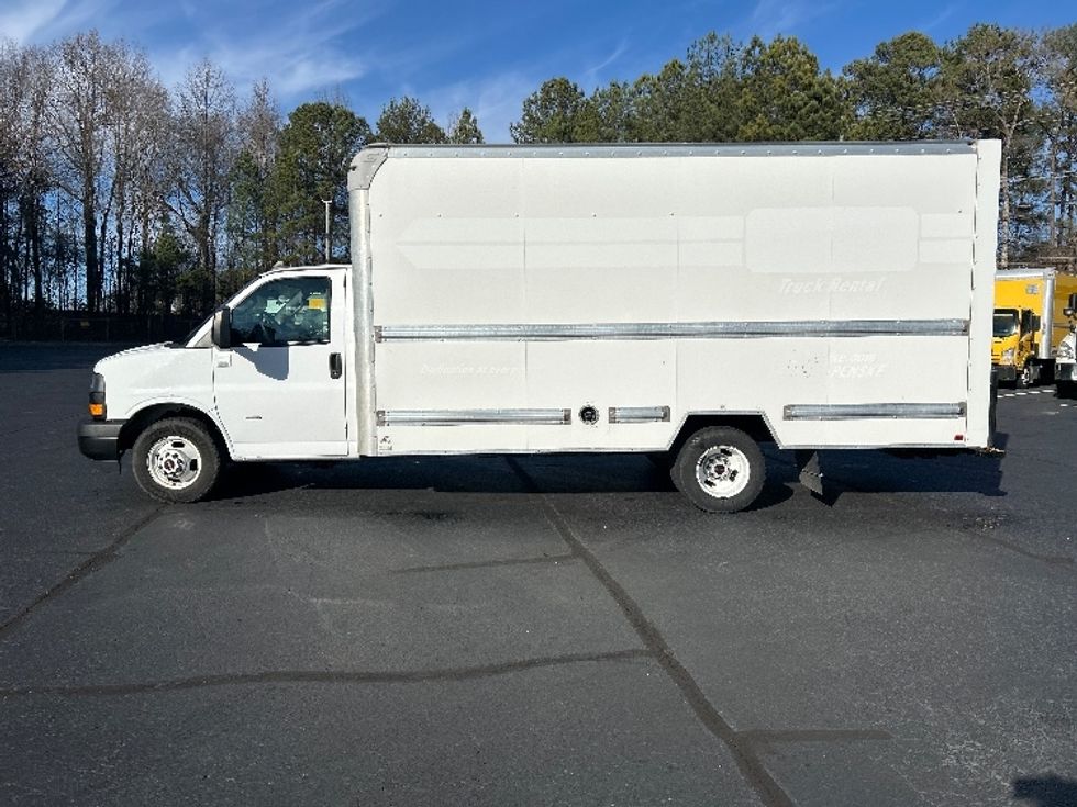Light Duty Box Truck-Light and Medium Duty Trucks-GMC-2021-Savana G33903-Kennesaw-GA-120,209\n\t\tmiles-$ 28,250 - Image 4