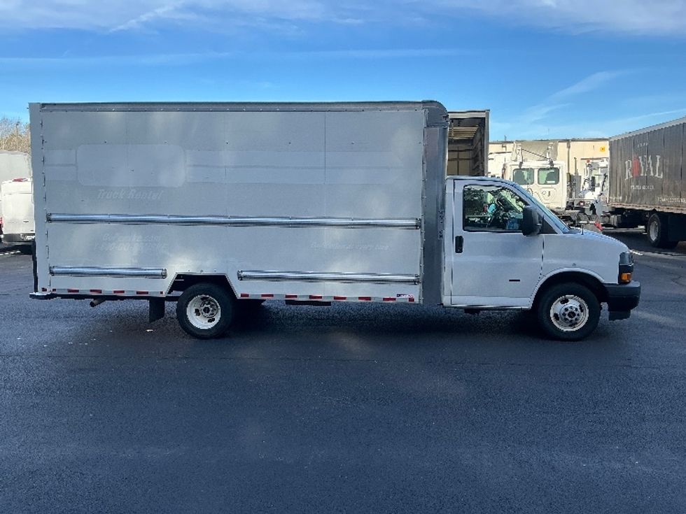 Light Duty Box Truck-Light and Medium Duty Trucks-GMC-2021-Savana G33903-Kennesaw-GA-91,206\n\t\tmiles-$ 31,750 - Image 15