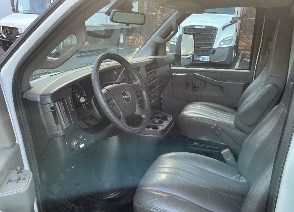 Light Duty Box Truck-Light and Medium Duty Trucks-GMC-2021-Savana G33903-Kennesaw-GA-91,206\n\t\tmiles-$ 31,750 - Image 17