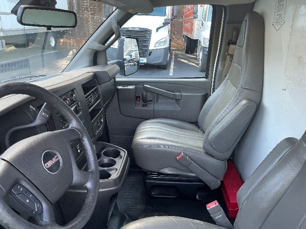Light Duty Box Truck-Light and Medium Duty Trucks-GMC-2021-Savana G33903-Kennesaw-GA-91,206\n\t\tmiles-$ 31,750 - Image 19