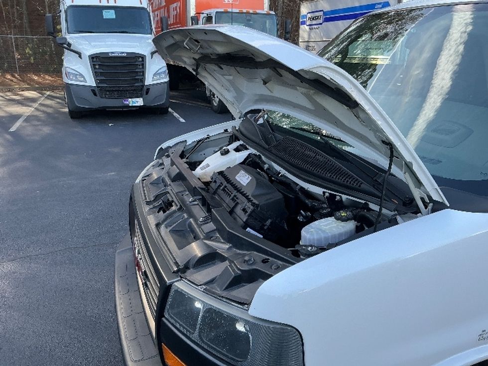 Light Duty Box Truck-Light and Medium Duty Trucks-GMC-2021-Savana G33903-Kennesaw-GA-91,206\n\t\tmiles-$ 31,750 - Image 24