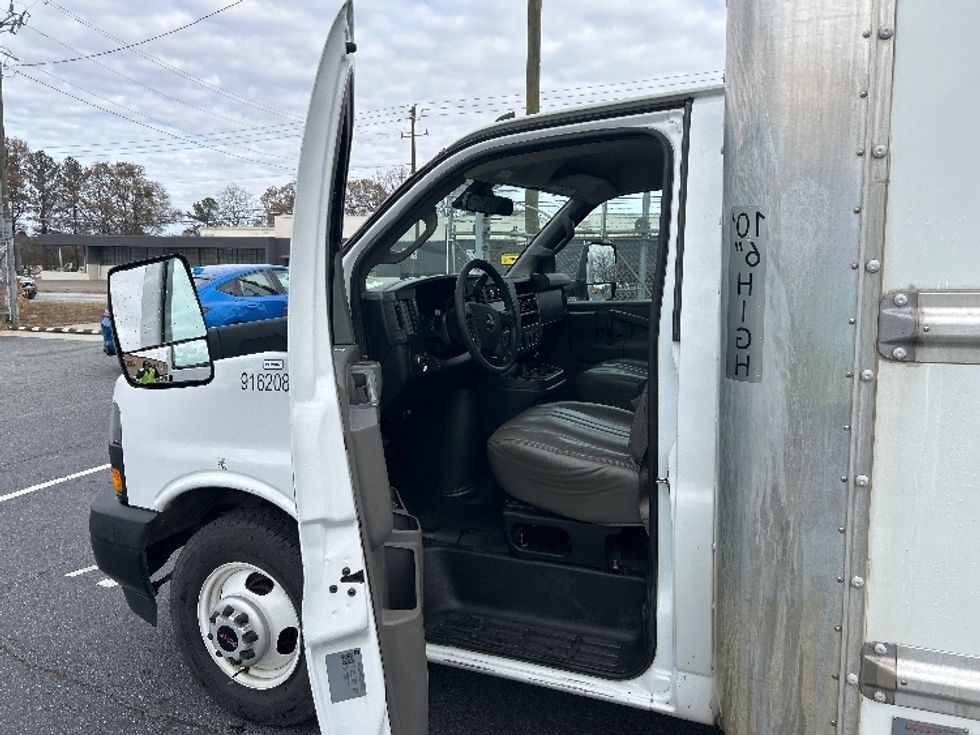 Light Duty Box Truck-Light and Medium Duty Trucks-GMC-2021-Savana G33903-Kennesaw-GA-97,859\n\t\tmiles-$ 31,500 - Image 16