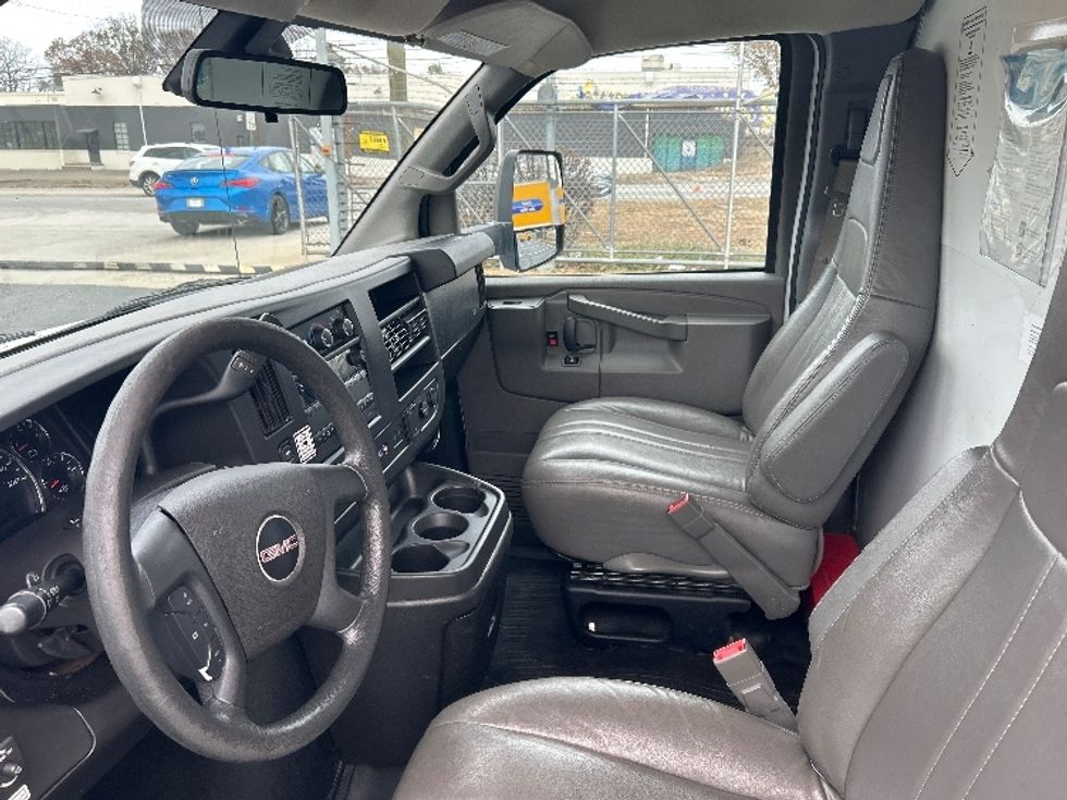 Light Duty Box Truck-Light and Medium Duty Trucks-GMC-2021-Savana G33903-Kennesaw-GA-97,859\n\t\tmiles-$ 31,500 - Image 17