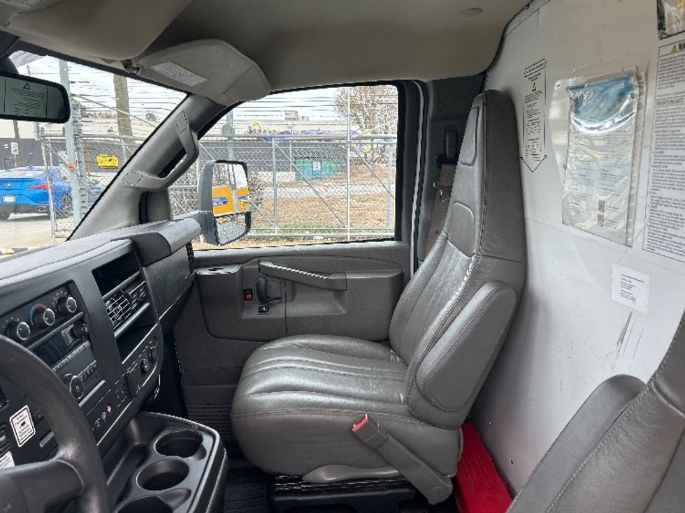 Light Duty Box Truck-Light and Medium Duty Trucks-GMC-2021-Savana G33903-Kennesaw-GA-97,859\n\t\tmiles-$ 31,500 - Image 19