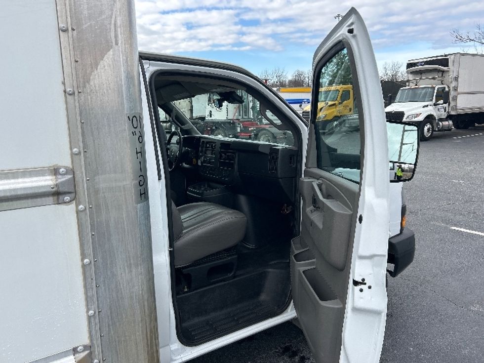 Light Duty Box Truck-Light and Medium Duty Trucks-GMC-2021-Savana G33903-Kennesaw-GA-97,859\n\t\tmiles-$ 31,500 - Image 20