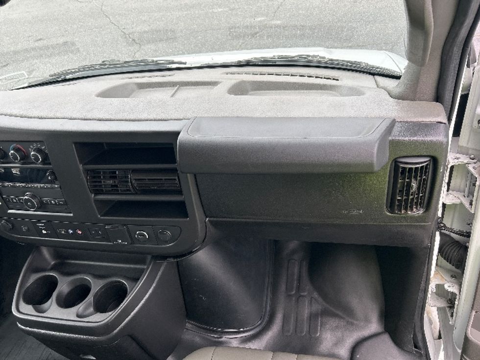 Light Duty Box Truck-Light and Medium Duty Trucks-GMC-2021-Savana G33903-Kennesaw-GA-97,859\n\t\tmiles-$ 31,500 - Image 21