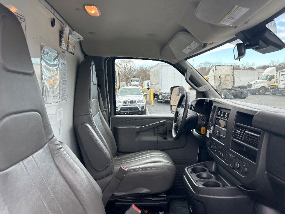 Light Duty Box Truck-Light and Medium Duty Trucks-GMC-2021-Savana G33903-Kennesaw-GA-97,859\n\t\tmiles-$ 31,500 - Image 22