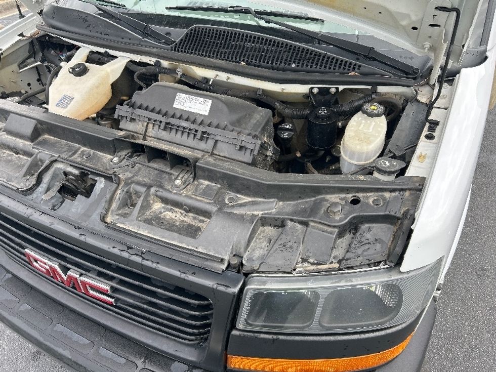 Light Duty Box Truck-Light and Medium Duty Trucks-GMC-2021-Savana G33903-Kennesaw-GA-97,859\n\t\tmiles-$ 31,500 - Image 24