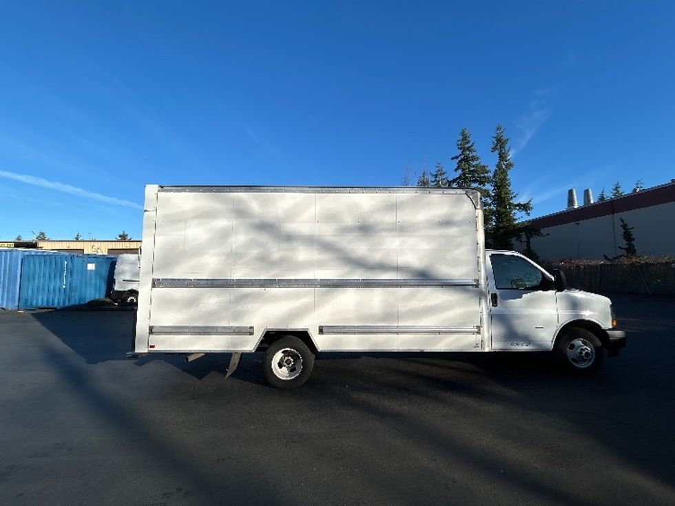 Light Duty Box Truck-Light and Medium Duty Trucks-GMC-2021-Savana G33903-Kent-WA-106,672\n\t\tmiles-$ 30,000 - Image 12