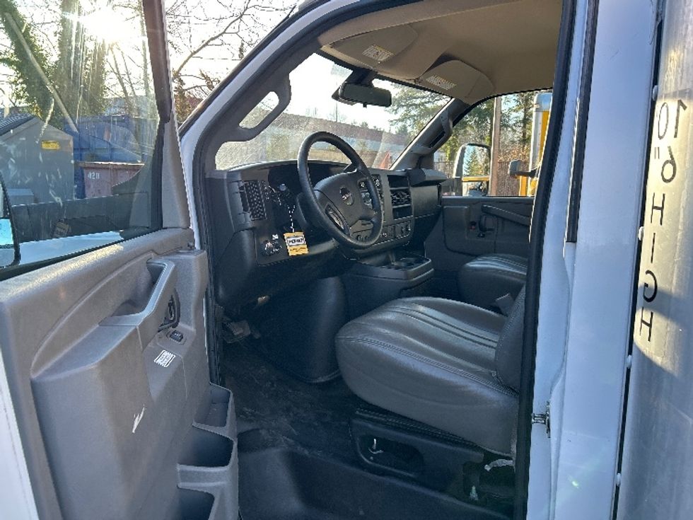 Light Duty Box Truck-Light and Medium Duty Trucks-GMC-2021-Savana G33903-Kent-WA-106,672\n\t\tmiles-$ 30,000 - Image 13