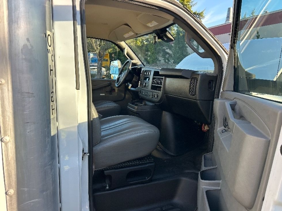 Light Duty Box Truck-Light and Medium Duty Trucks-GMC-2021-Savana G33903-Kent-WA-106,672\n\t\tmiles-$ 30,000 - Image 17