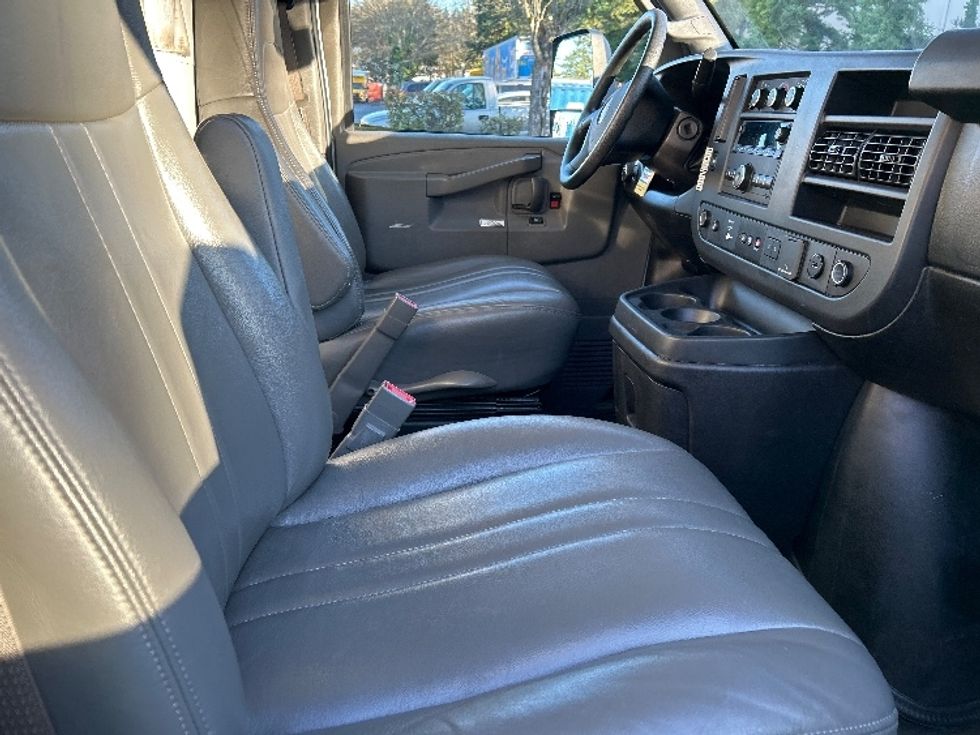 Light Duty Box Truck-Light and Medium Duty Trucks-GMC-2021-Savana G33903-Kent-WA-106,672\n\t\tmiles-$ 30,000 - Image 19