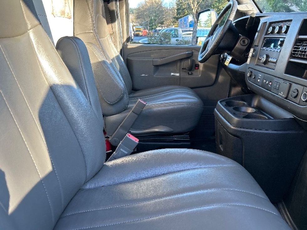 Light Duty Box Truck-Light and Medium Duty Trucks-GMC-2021-Savana G33903-Kent-WA-106,672\n\t\tmiles-$ 30,000 - Image 20