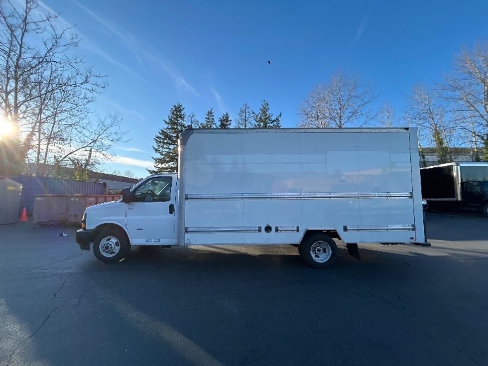 Light Duty Box Truck-Light and Medium Duty Trucks-GMC-2021-Savana G33903-Kent-WA-106,672\n\t\tmiles-$ 30,000 - Image 4