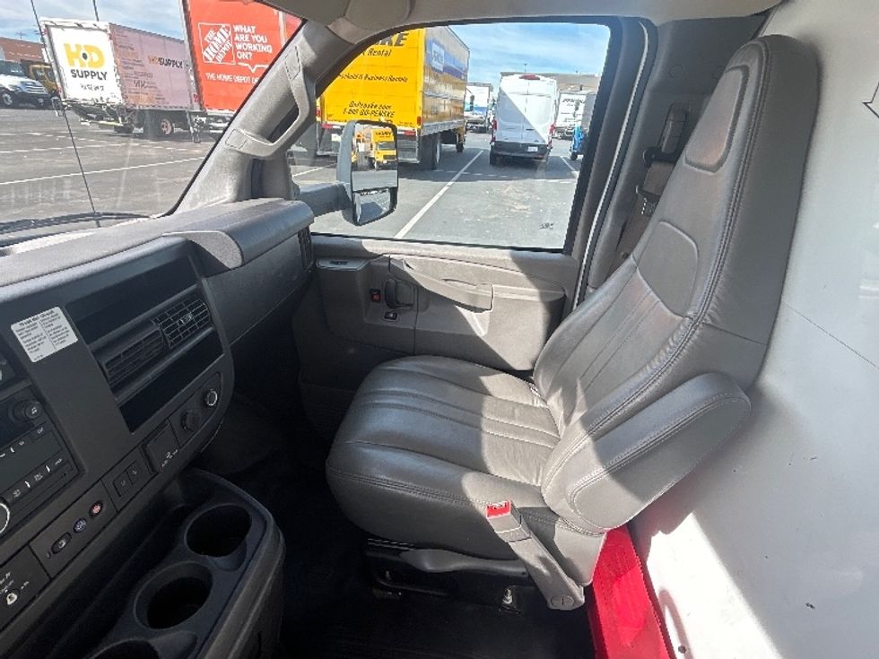 Light Duty Box Truck-Light and Medium Duty Trucks-GMC-2021-Savana G33903-Kent-WA-95,899\n\t\tmiles-$ 31,750 - Image 19