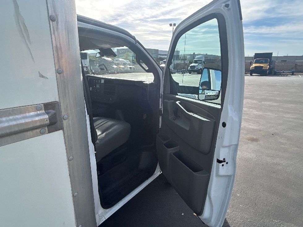 Light Duty Box Truck-Light and Medium Duty Trucks-GMC-2021-Savana G33903-Kent-WA-95,899\n\t\tmiles-$ 31,750 - Image 20