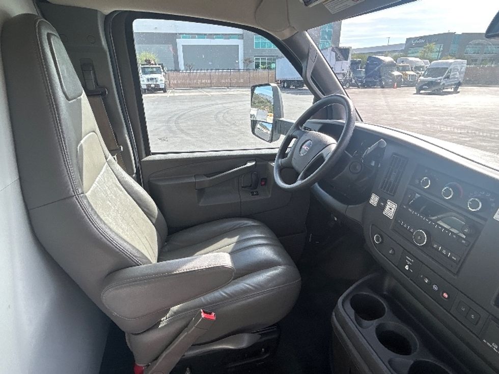Light Duty Box Truck-Light and Medium Duty Trucks-GMC-2021-Savana G33903-Kent-WA-95,899\n\t\tmiles-$ 31,750 - Image 22