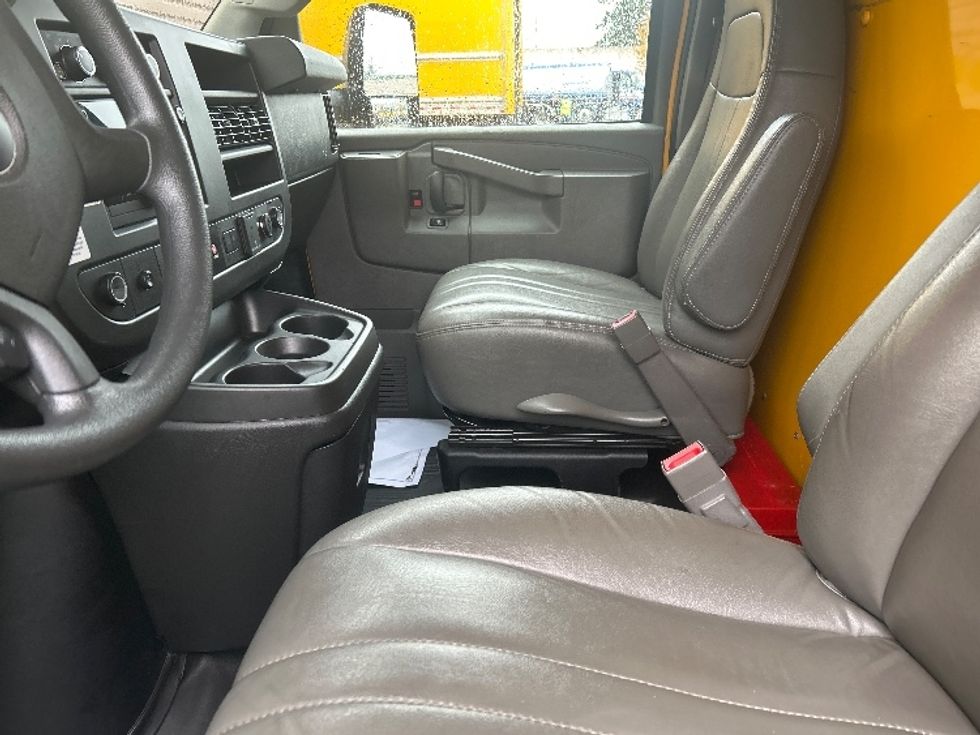 Light Duty Box Truck-Light and Medium Duty Trucks-GMC-2021-Savana G33903-Kent-WA-96,054\n\t\tmiles-$ 28,500 - Image 19
