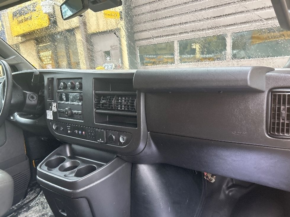 Light Duty Box Truck-Light and Medium Duty Trucks-GMC-2021-Savana G33903-Kent-WA-96,054\n\t\tmiles-$ 28,500 - Image 21