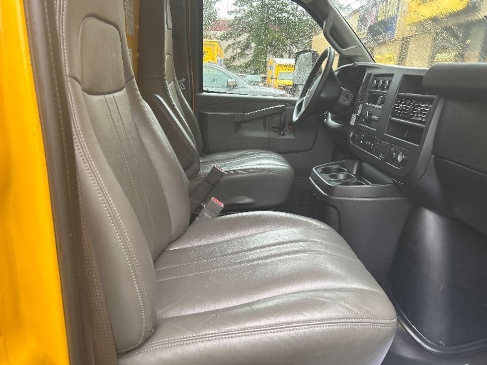 Light Duty Box Truck-Light and Medium Duty Trucks-GMC-2021-Savana G33903-Kent-WA-96,054\n\t\tmiles-$ 28,500 - Image 22