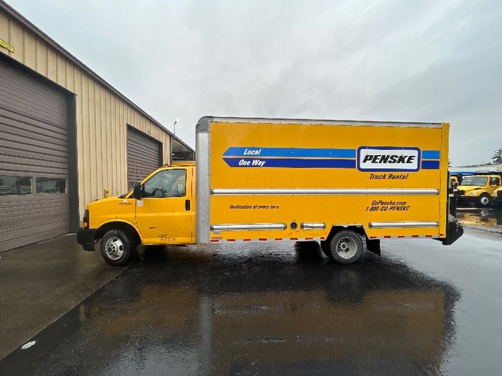 Light Duty Box Truck-Light and Medium Duty Trucks-GMC-2021-Savana G33903-Kent-WA-96,054\n\t\tmiles-$ 28,500 - Image 4