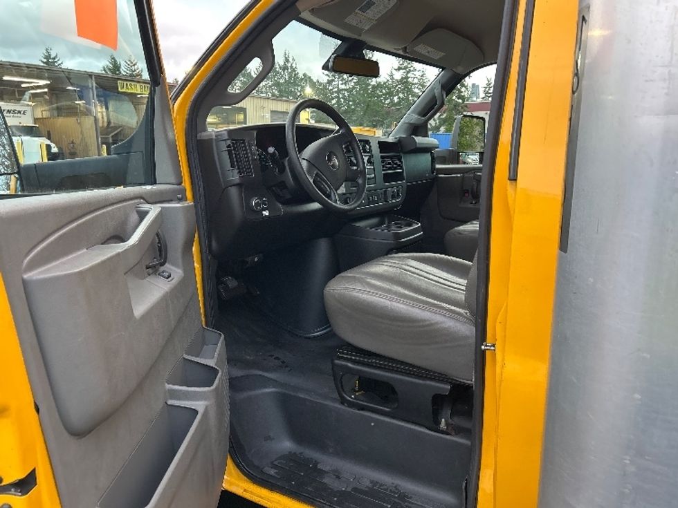 Light Duty Box Truck-Light and Medium Duty Trucks-GMC-2021-Savana G33903-Kent-WA-96,071\n\t\tmiles-$ 29,500 - Image 16