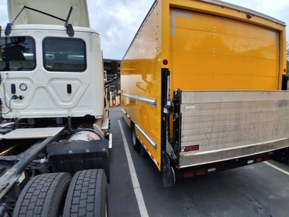 Light Duty Box Truck-Light and Medium Duty Trucks-GMC-2021-Savana G33903-Kent-WA-96,071\n\t\tmiles-$ 29,500 - Image 4