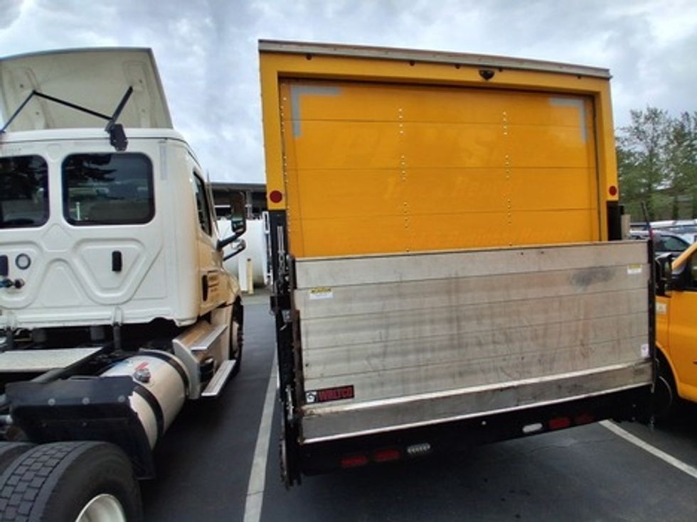 Light Duty Box Truck-Light and Medium Duty Trucks-GMC-2021-Savana G33903-Kent-WA-96,071\n\t\tmiles-$ 29,500 - Image 6