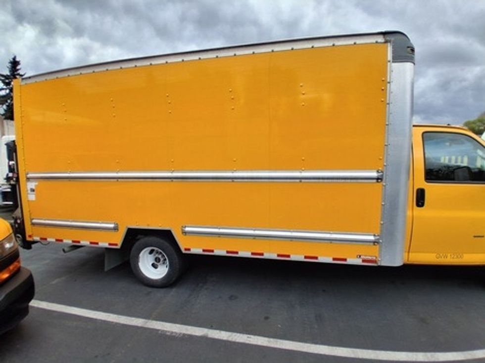 Light Duty Box Truck-Light and Medium Duty Trucks-GMC-2021-Savana G33903-Kent-WA-96,071\n\t\tmiles-$ 29,500 - Image 9