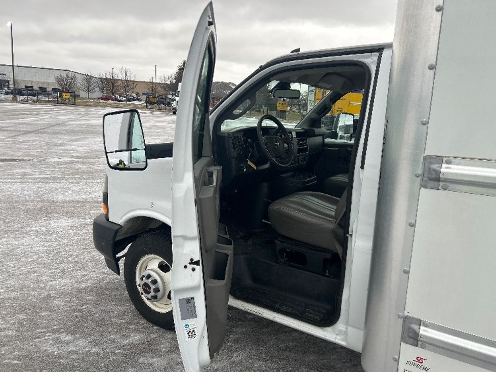 Light Duty Box Truck-Light and Medium Duty Trucks-GMC-2021-Savana G33903-Kentwood-MI-102,524\n\t\tmiles-$ 28,750 - Image 15