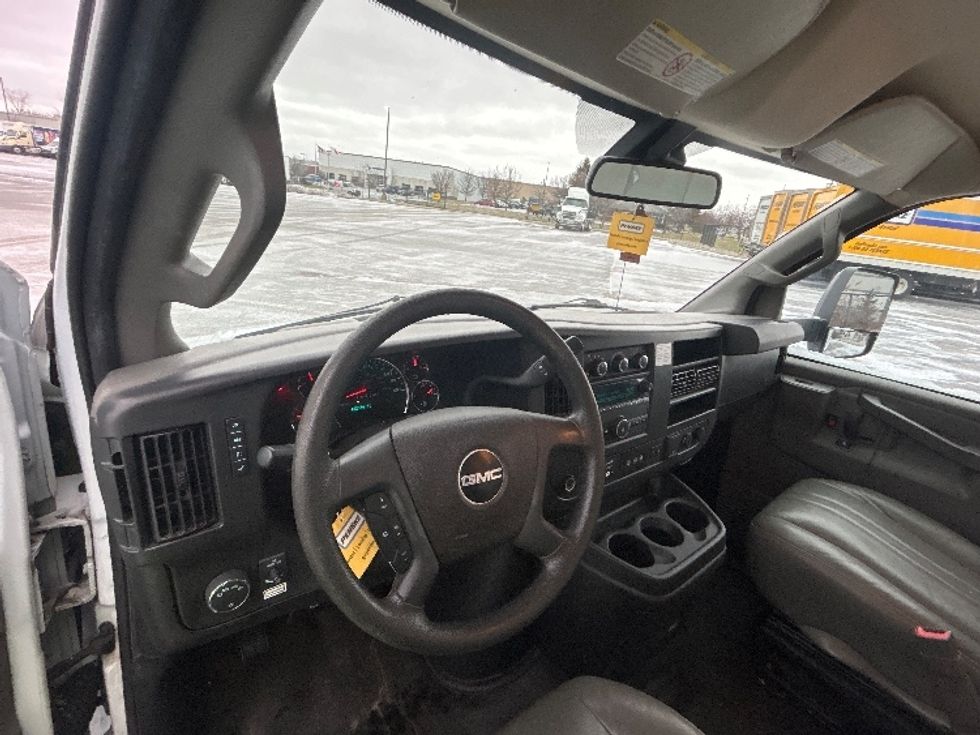 Light Duty Box Truck-Light and Medium Duty Trucks-GMC-2021-Savana G33903-Kentwood-MI-102,524\n\t\tmiles-$ 28,750 - Image 16