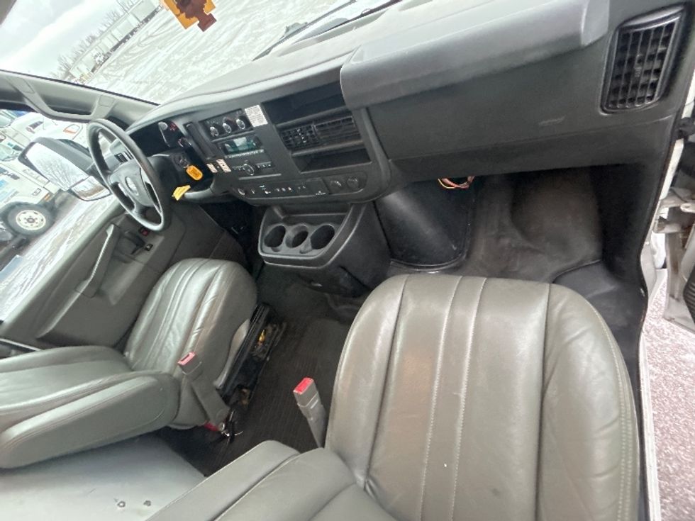 Light Duty Box Truck-Light and Medium Duty Trucks-GMC-2021-Savana G33903-Kentwood-MI-102,524\n\t\tmiles-$ 28,750 - Image 20