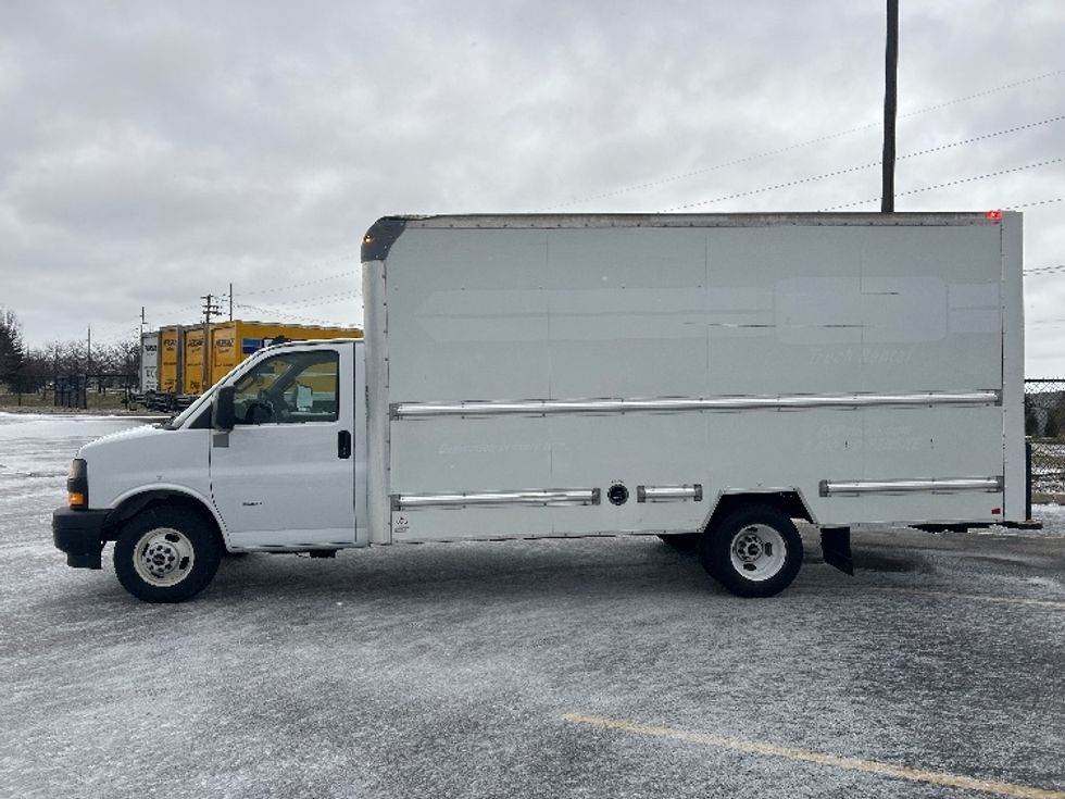 Light Duty Box Truck-Light and Medium Duty Trucks-GMC-2021-Savana G33903-Kentwood-MI-102,524\n\t\tmiles-$ 28,750 - Image 4