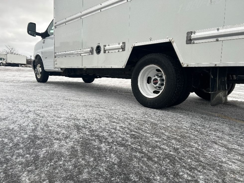 Light Duty Box Truck-Light and Medium Duty Trucks-GMC-2021-Savana G33903-Kentwood-MI-102,524\n\t\tmiles-$ 28,750 - Image 5