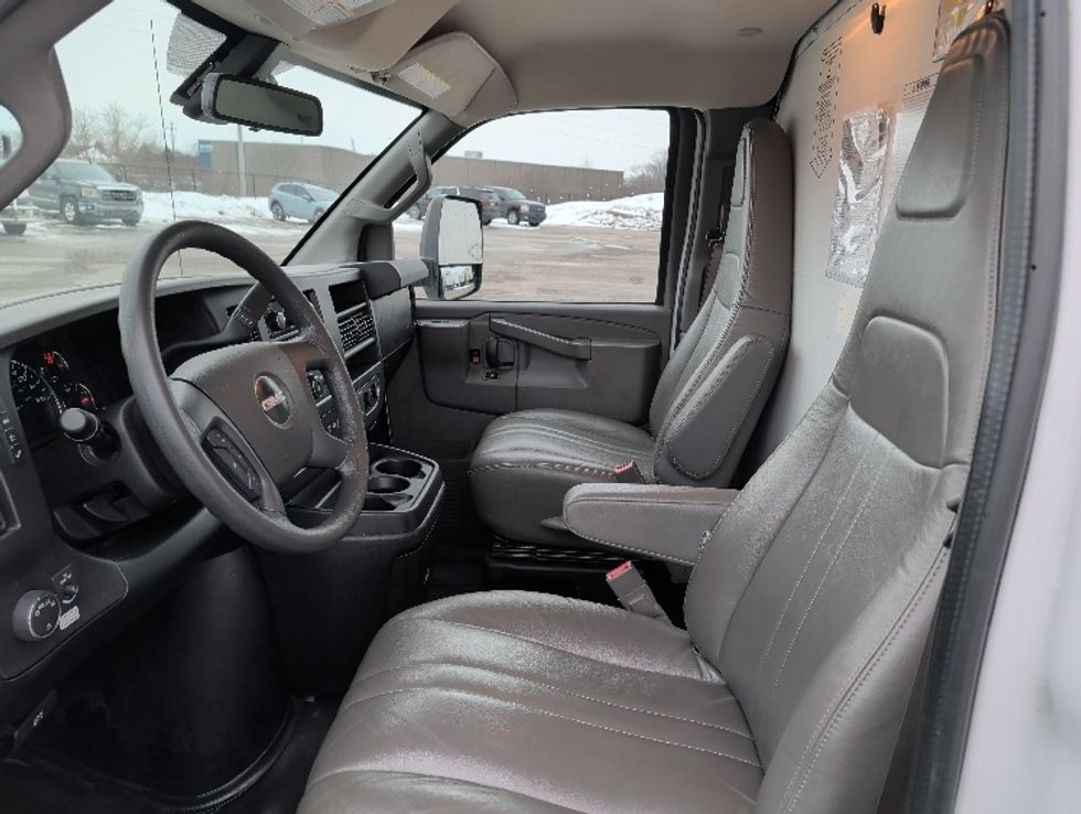 Light Duty Box Truck-Light and Medium Duty Trucks-GMC-2021-Savana G33903-Kentwood-MI-74,181\n\t\tmiles-$ 32,000 - Image 19