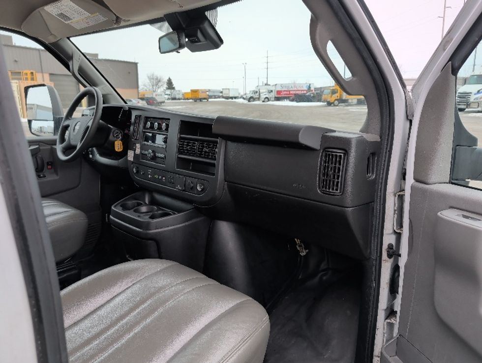 Light Duty Box Truck-Light and Medium Duty Trucks-GMC-2021-Savana G33903-Kentwood-MI-74,181\n\t\tmiles-$ 32,000 - Image 21