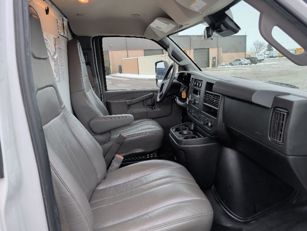 Light Duty Box Truck-Light and Medium Duty Trucks-GMC-2021-Savana G33903-Kentwood-MI-74,181\n\t\tmiles-$ 32,000 - Image 22