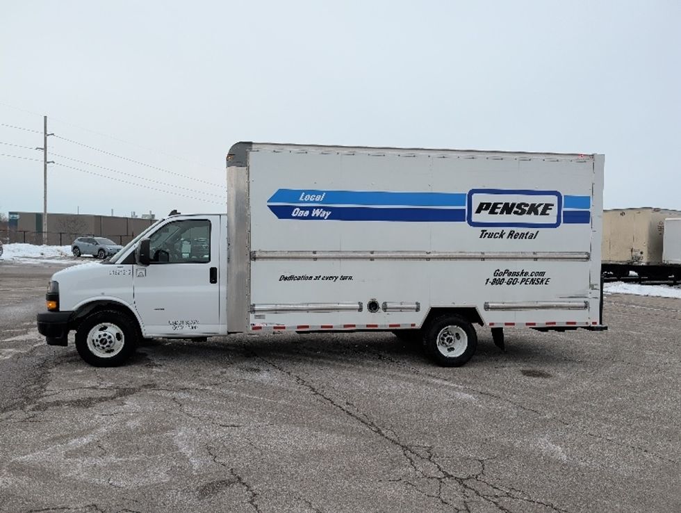 Light Duty Box Truck-Light and Medium Duty Trucks-GMC-2021-Savana G33903-Kentwood-MI-74,181\n\t\tmiles-$ 32,000 - Image 4