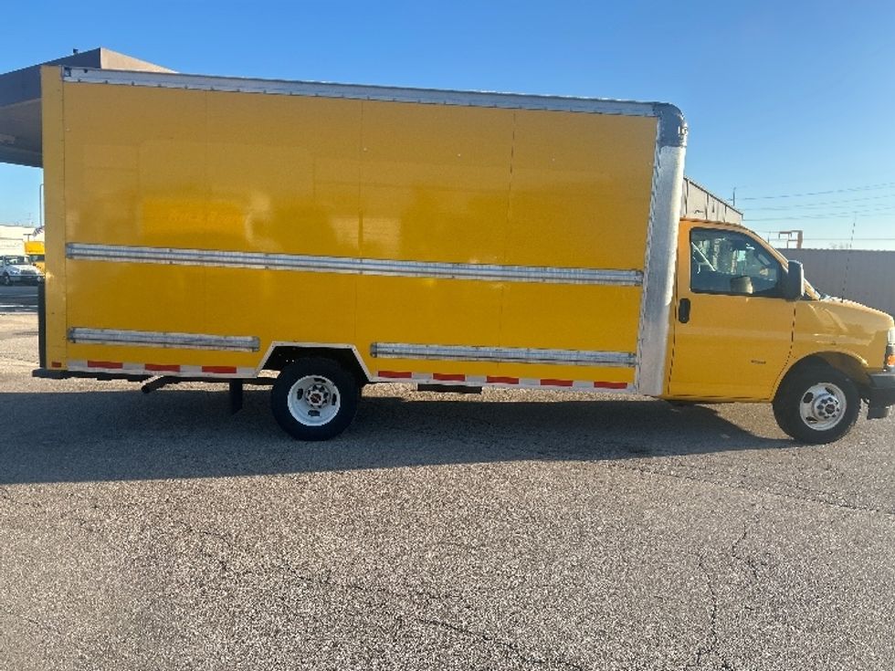 Light Duty Box Truck-Light and Medium Duty Trucks-GMC-2021-Savana G33903-Kentwood-MI-87,705\n\t\tmiles-$ 27,500 - Image 14