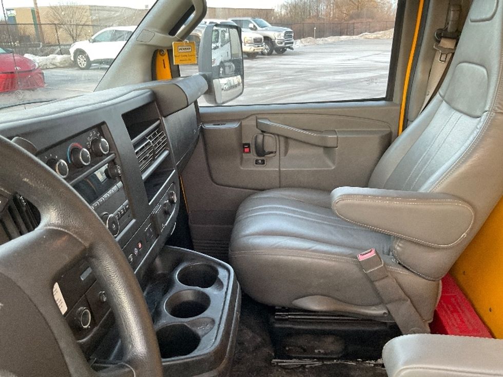 Light Duty Box Truck-Light and Medium Duty Trucks-GMC-2021-Savana G33903-Kentwood-MI-87,705\n\t\tmiles-$ 27,500 - Image 18