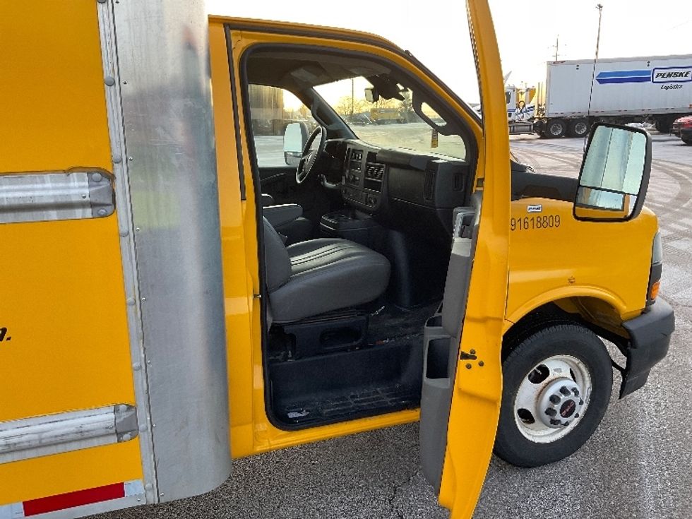 Light Duty Box Truck-Light and Medium Duty Trucks-GMC-2021-Savana G33903-Kentwood-MI-87,705\n\t\tmiles-$ 27,500 - Image 19