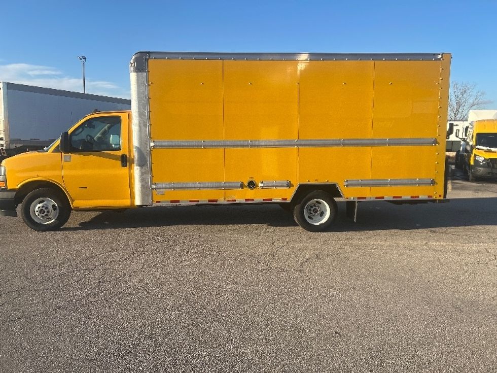 Light Duty Box Truck-Light and Medium Duty Trucks-GMC-2021-Savana G33903-Kentwood-MI-87,705\n\t\tmiles-$ 27,500 - Image 4