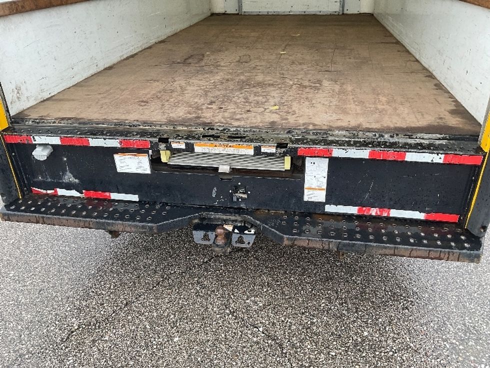 Light Duty Box Truck-Light and Medium Duty Trucks-GMC-2021-Savana G33903-Kentwood-MI-87,705\n\t\tmiles-$ 27,500 - Image 9